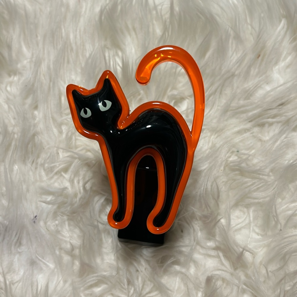 B&BW orange glowing cat wallflower plug